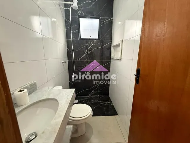 Casa com 125m² 2 quartos e 2 banheiros, à venda, no bairro Massaguaçu em Caraguatatuba