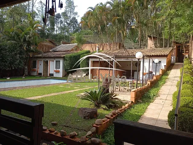 Casa com 1326m² 4 quartos e 5 banheiros, à venda, no bairro Chácara dos Junqueiras em Carapicuíba