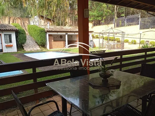 Casa com 1326m² 4 quartos e 5 banheiros, à venda, no bairro Chácara dos Junqueiras em Carapicuíba