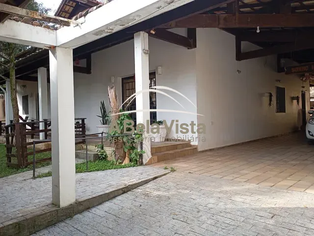 Casa com 1326m² 4 quartos e 5 banheiros, à venda, no bairro Chácara dos Junqueiras em Carapicuíba
