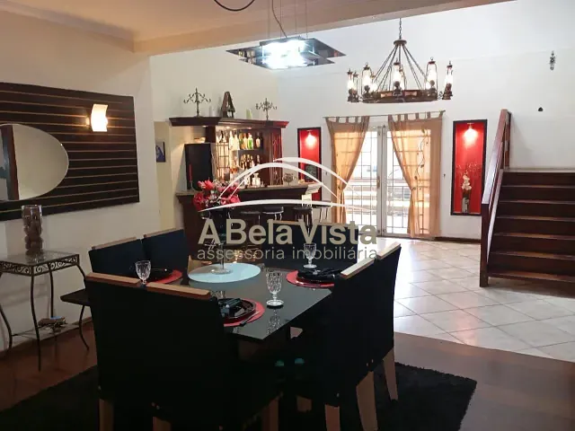 Casa com 1326m² 4 quartos e 5 banheiros, à venda, no bairro Chácara dos Junqueiras em Carapicuíba
