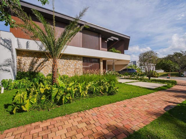 Casa com 600m² 4 quartos e 7 banheiros, à venda, no bairro Alphaville em Santana de Parnaíba
