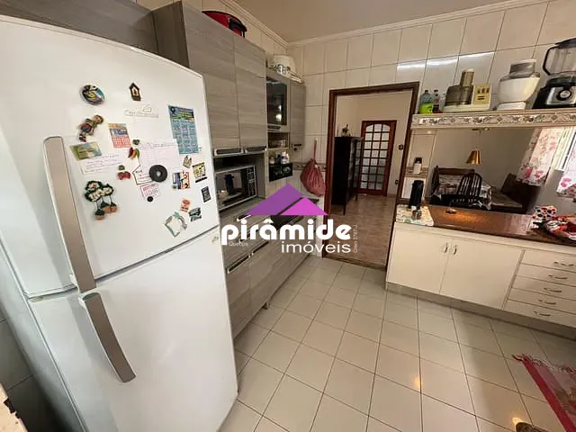 Casa com 329m² 3 quartos e 2 banheiros, à venda, no bairro Jardim Alvorada em São José dos Campos