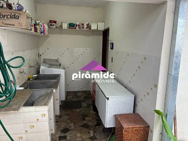 Casa com 329m² 3 quartos e 2 banheiros, à venda, no bairro Jardim Alvorada em São José dos Campos