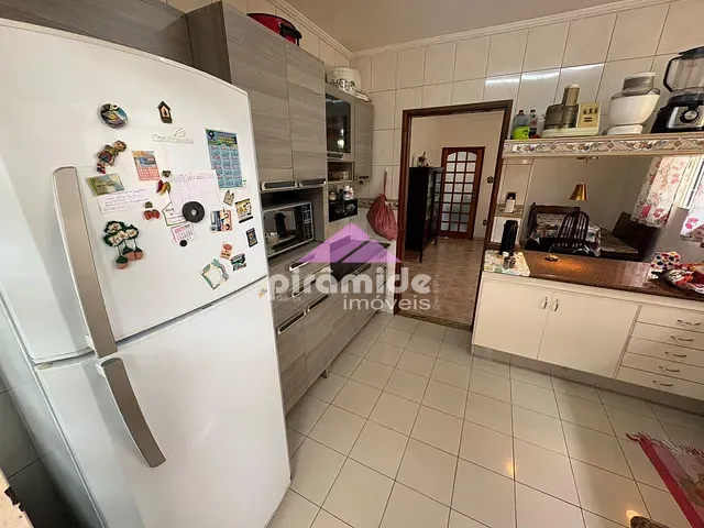 Casa com 329m² 3 quartos e 2 banheiros, à venda, no bairro Jardim Alvorada em São José dos Campos