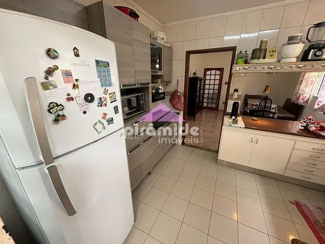 Casa com 329m² 3 quartos e 2 banheiros, à venda, no bairro Jardim Alvorada em São José dos Campos