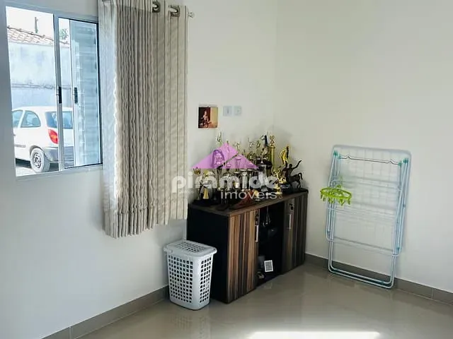 Casa com 98m² 2 quartos e 1 banheiro, à venda, no bairro Massaguaçu em Caraguatatuba