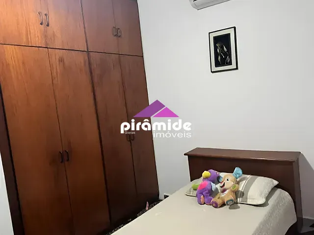 Casa com 270m² 3 quartos e 4 banheiros, à venda, no bairro Vila Industrial em São José dos Campos