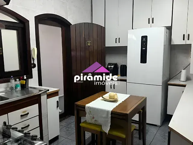 Casa com 270m² 3 quartos e 4 banheiros, à venda, no bairro Vila Industrial em São José dos Campos