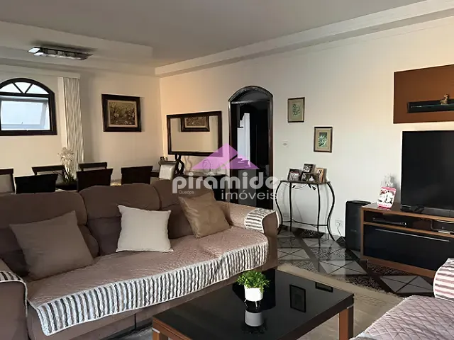 Casa com 270m² 3 quartos e 4 banheiros, à venda, no bairro Vila Industrial em São José dos Campos
