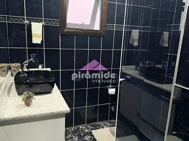 Casa com 270m² 3 quartos e 4 banheiros, à venda, no bairro Vila Industrial em São José dos Campos
