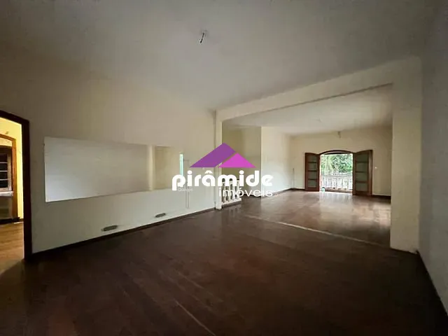 Casa com 450m², para alugar, no bairro Centro em São José dos Campos