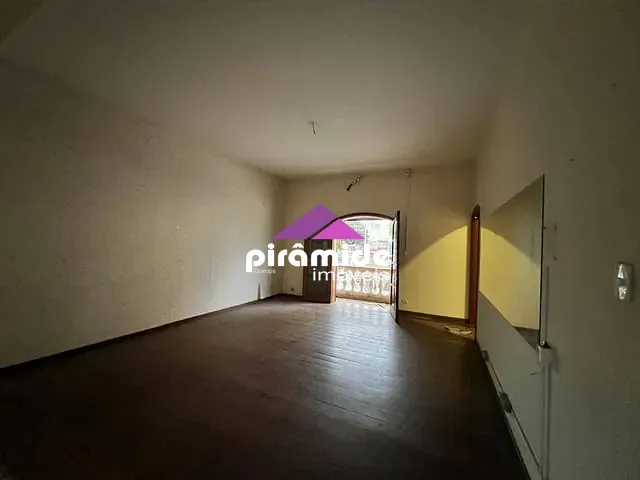 Casa com 450m², para alugar, no bairro Centro em São José dos Campos