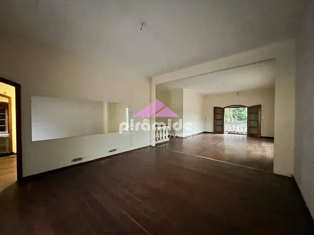 Casa com 450m², para alugar, no bairro Centro em São José dos Campos