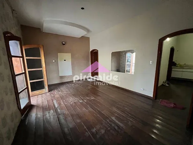 Casa com 450m², para alugar, no bairro Centro em São José dos Campos