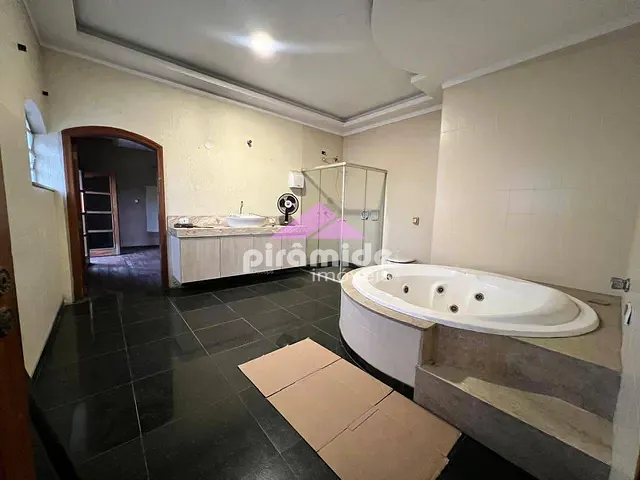 Casa com 450m², para alugar, no bairro Centro em São José dos Campos