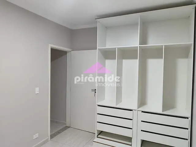 Casa 2 quartos e 1 banheiro, para alugar, no bairro Jardim Aeroporto em São José dos Campos