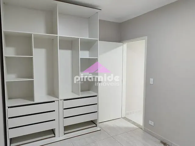 Casa 2 quartos e 1 banheiro, para alugar, no bairro Jardim Aeroporto em São José dos Campos