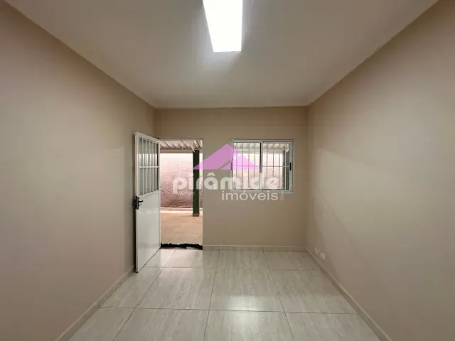 Casa 2 quartos e 1 banheiro, para alugar, no bairro Jardim Aeroporto em São José dos Campos