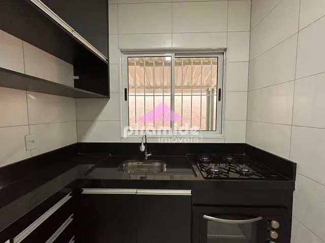 Casa 2 quartos e 1 banheiro, para alugar, no bairro Jardim Aeroporto em São José dos Campos
