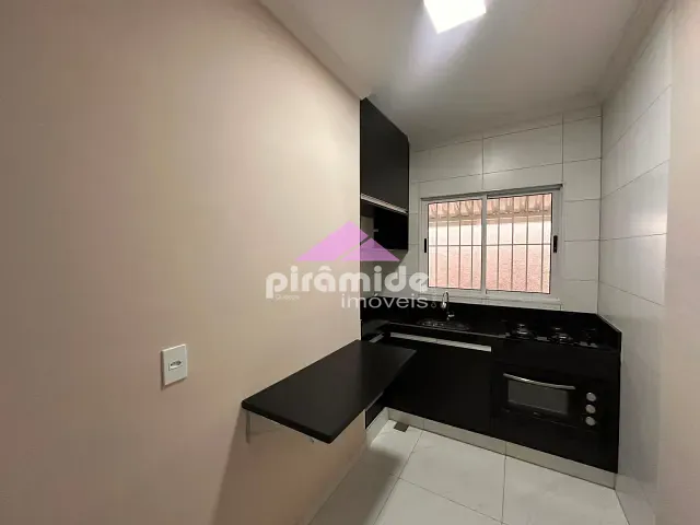 Casa 2 quartos e 1 banheiro, para alugar, no bairro Jardim Aeroporto em São José dos Campos