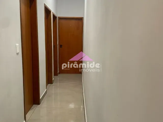 Casa com 244m² 3 quartos e 2 banheiros, à venda, no bairro Jardim Santa Júlia em São José dos Campos