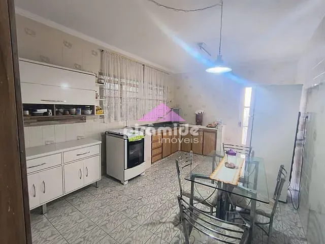Casa 3 quartos e 2 banheiros, à venda, no bairro Jardim das Indústrias em São José dos Campos