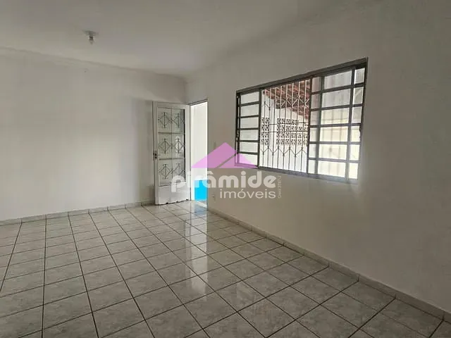 Casa com 250m² 2 quartos e 2 banheiros, para alugar, no bairro Parque Industrial em São José dos Campos