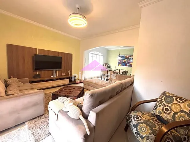 Casa com 250m² 3 quartos e 2 banheiros, à venda, no bairro Residencial União em São José dos Campos