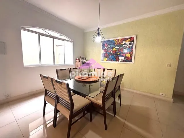 Casa com 250m² 3 quartos e 2 banheiros, à venda, no bairro Residencial União em São José dos Campos