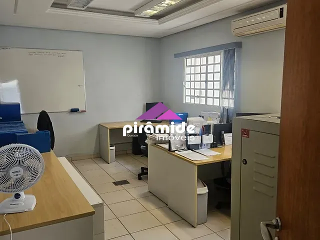 Casa para alugar, no bairro Vila Adyana em São José dos Campos