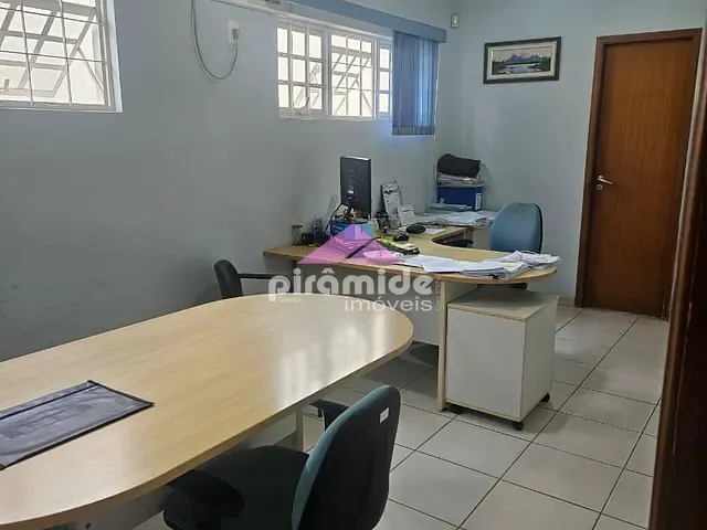 Casa para alugar, no bairro Vila Adyana em São José dos Campos
