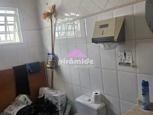 Casa para alugar, no bairro Vila Adyana em São José dos Campos
