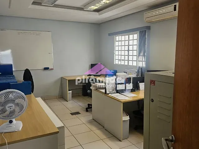 Casa para alugar, no bairro Vila Adyana em São José dos Campos