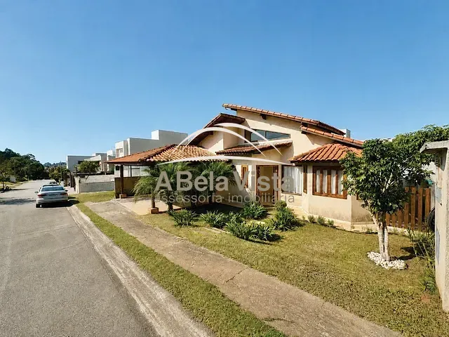 Casa com 250m² 3 quartos e 2 banheiros, à venda, no bairro Pitas em Cotia