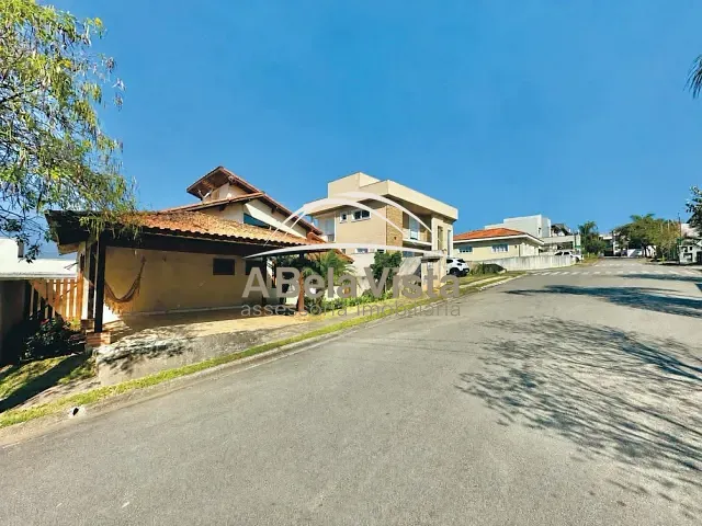 Casa com 250m² 3 quartos e 2 banheiros, à venda, no bairro Pitas em Cotia