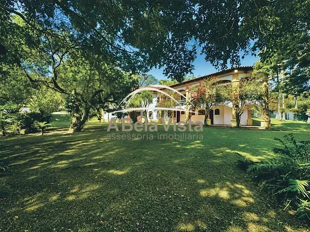 Casa com 4908m² 4 quartos e 5 banheiros, à venda, no bairro Chácara Granja Velha em Carapicuíba