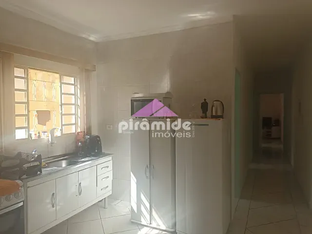 Casa 2 quartos e 2 banheiros, à venda, no bairro Bosque dos Eucaliptos em São José dos Campos