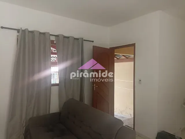 Casa 2 quartos e 2 banheiros, à venda, no bairro Bosque dos Eucaliptos em São José dos Campos