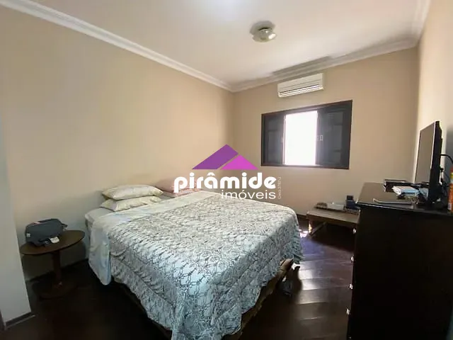 Casa 4 quartos e 2 banheiros, à venda, no bairro Jardim Esplanada em São José dos Campos