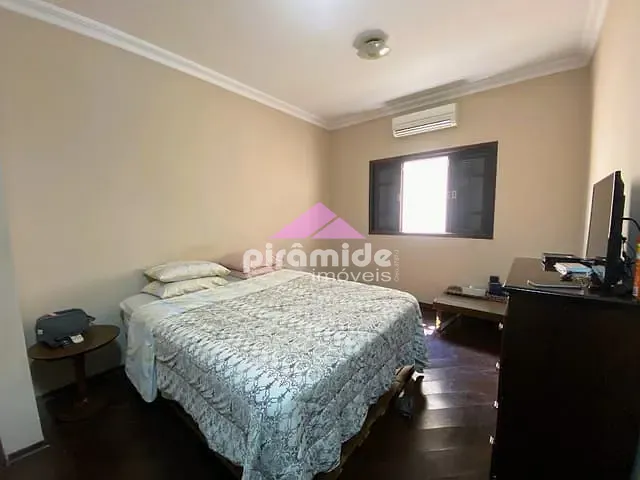 Casa 4 quartos e 2 banheiros, à venda, no bairro Jardim Esplanada em São José dos Campos