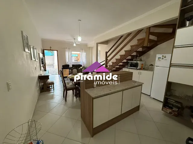 Casa 2 quartos e 3 banheiros, à venda, no bairro Balneário Gardem Mar em Caraguatatuba