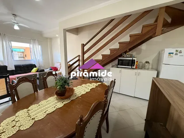 Casa 2 quartos e 3 banheiros, à venda, no bairro Balneário Gardem Mar em Caraguatatuba