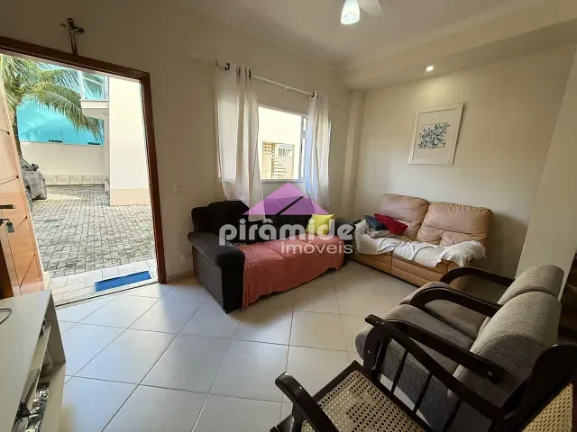 Casa 2 quartos e 3 banheiros, à venda, no bairro Balneário Gardem Mar em Caraguatatuba