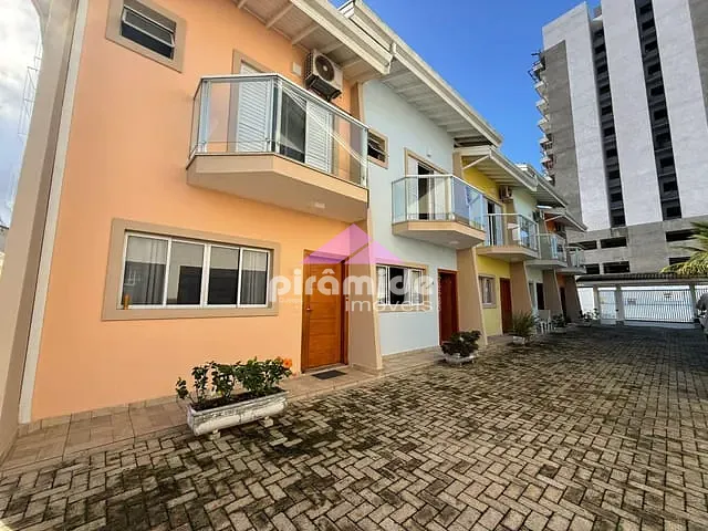 Casa 2 quartos e 3 banheiros, à venda, no bairro Balneário Gardem Mar em Caraguatatuba