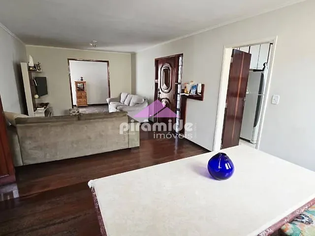 Casa 4 quartos e 3 banheiros, à venda, no bairro Jardim Satélite em São José dos Campos