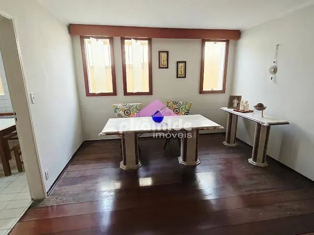 Casa 4 quartos e 3 banheiros, à venda, no bairro Jardim Satélite em São José dos Campos