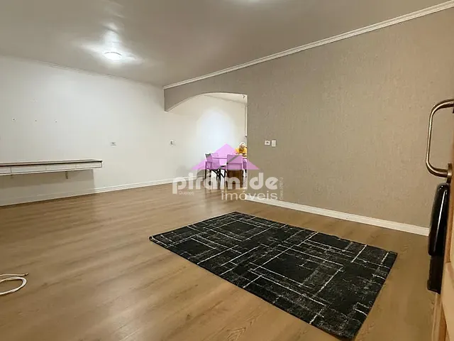Casa com 265m² 3 quartos e 2 banheiros, à venda, no bairro Jardim Portugal em São José dos Campos
