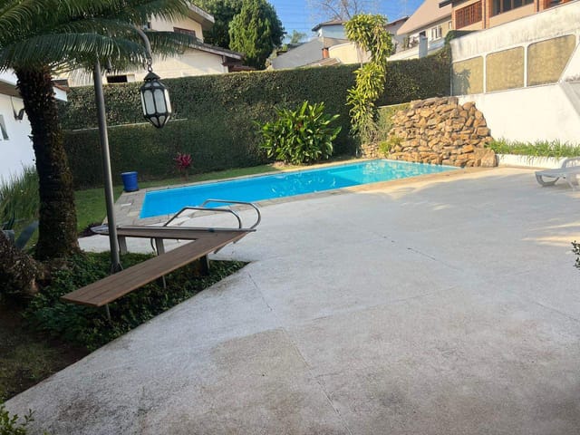 Casa com 900m² 4 quartos e 7 banheiros, à venda ou para alugar, no bairro Alphaville em Santana de Parnaíba