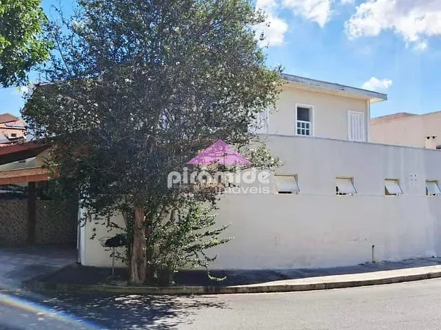 Casa 4 quartos e 3 banheiros, à venda, no bairro Jardim Uirá em São José dos Campos
